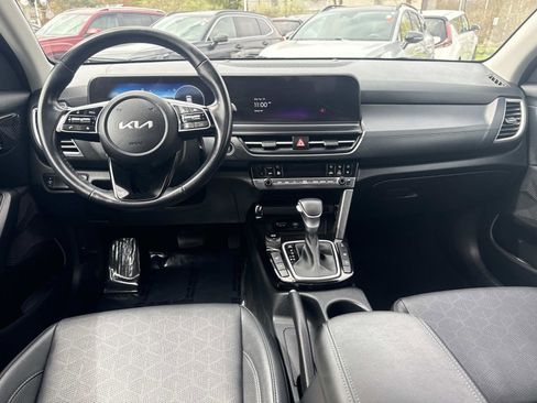 Used 2024 Kia Seltos EX AWD/4WD image 14