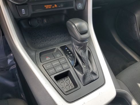 Used 2020 Toyota RAV4 LE image 23