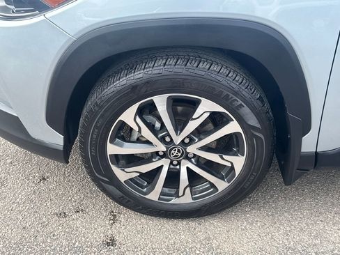 Used 2024 Toyota Corolla Cross XLE w/ Convenience Package image 38