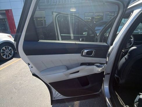 Used 2023 Kia Sorento SX Prestige AWD/4WD image 5