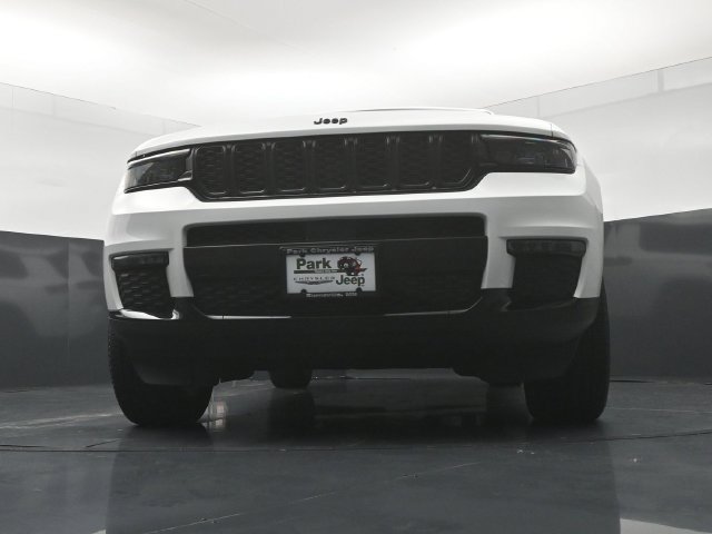 Used 2025 Jeep Grand Cherokee L Limited w/ Black Appearance Package AWD/4WD image 19