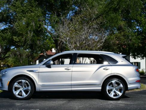 Used 2023 Bentley Bentayga Extended Wheelbase AWD/4WD image 32