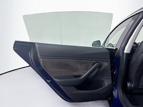 Used 2019 Tesla Model 3 Standard Range Plus image 27