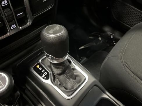 Used 2022 Jeep Wrangler Unlimited Sport image 19