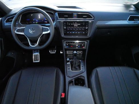Used 2023 Volkswagen Tiguan SE R-Line image 11
