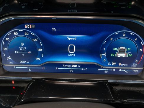 Used 2024 Chevrolet Silverado 2500 LTZ w/ LTZ Convenience Package image 26