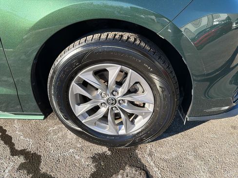 Used 2022 Toyota Sienna LE image 4