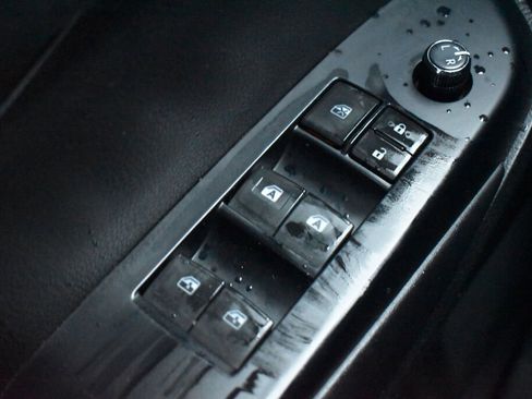 Certified 2017 Toyota Highlander SE image 15