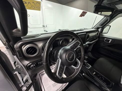 Used 2022 Jeep Gladiator Overland w/ LED Lighting Group AWD/4WD image 20