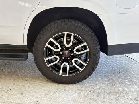 Used 2023 GMC Yukon AT4 w/ Technology Package AWD/4WD image 12