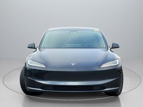 Used 2024 Tesla Model 3 Standard Range image 2