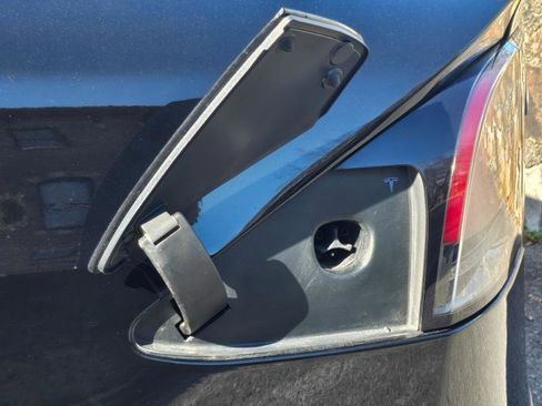 Used 2023 Tesla Model X image 29