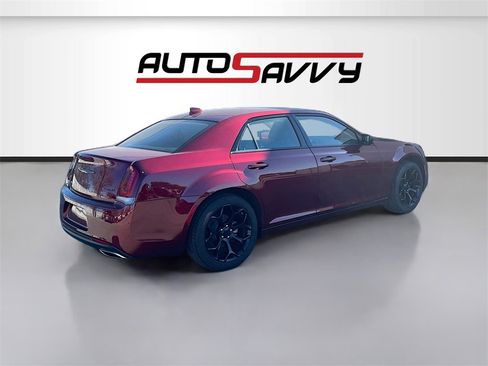 Used 2023 Chrysler 300 Touring w/ Sport Appearance Package image 7