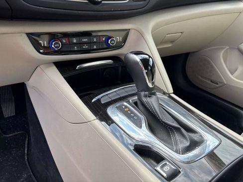 Used 2018 Buick Regal Essence w/ Driver Confidence Package #1 FWD image 12