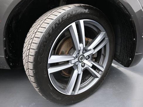 Used 2018 Volvo XC60 T5 Momentum w/ Vision Package AWD/4WD image 40
