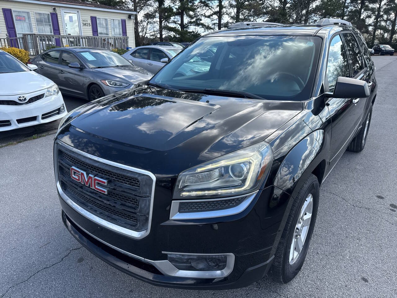 Used 2016 GMC Acadia SLE FWD image 2