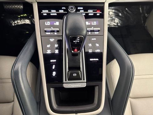 Used 2023 Porsche Cayenne AWD/4WD image 28
