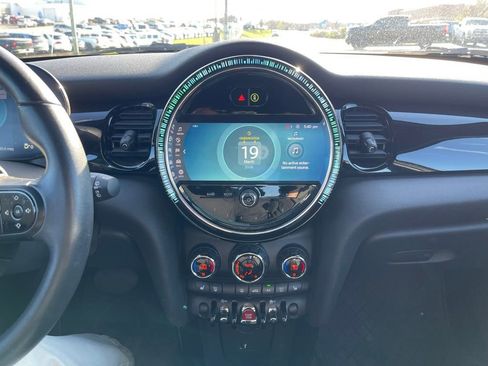 Used 2022 MINI Cooper 4-Door Hardtop image 8