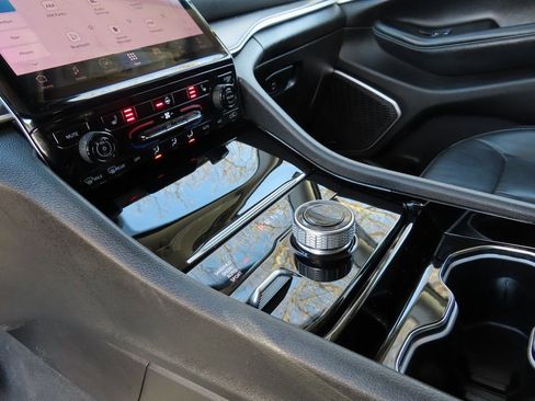 Used 2023 Jeep Grand Cherokee Limited w/ Trailer Tow Prep Group (B) image 19