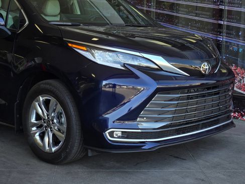 Certified 2026 Toyota Sienna Limited FWD image 2