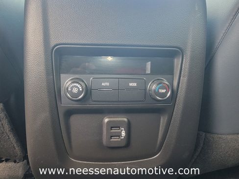 Used 2023 Buick Enclave Essence image 15