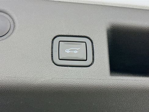 Used 2021 Chevrolet Equinox LT image 31