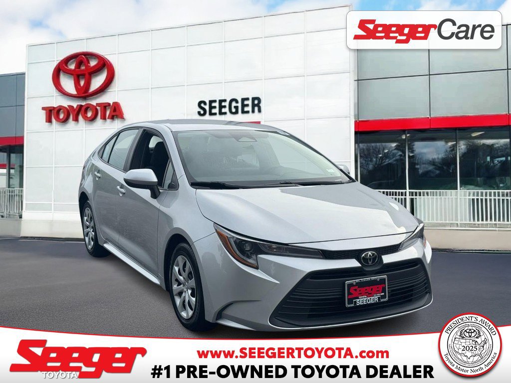 Used 2024 Toyota Corolla LE FWD image 1