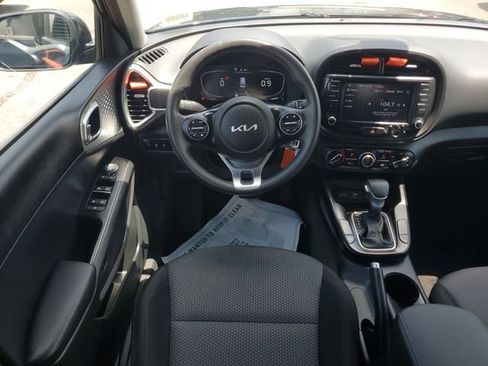 Used 2023 Kia Soul LX w/ LX Technology Package FWD image 16