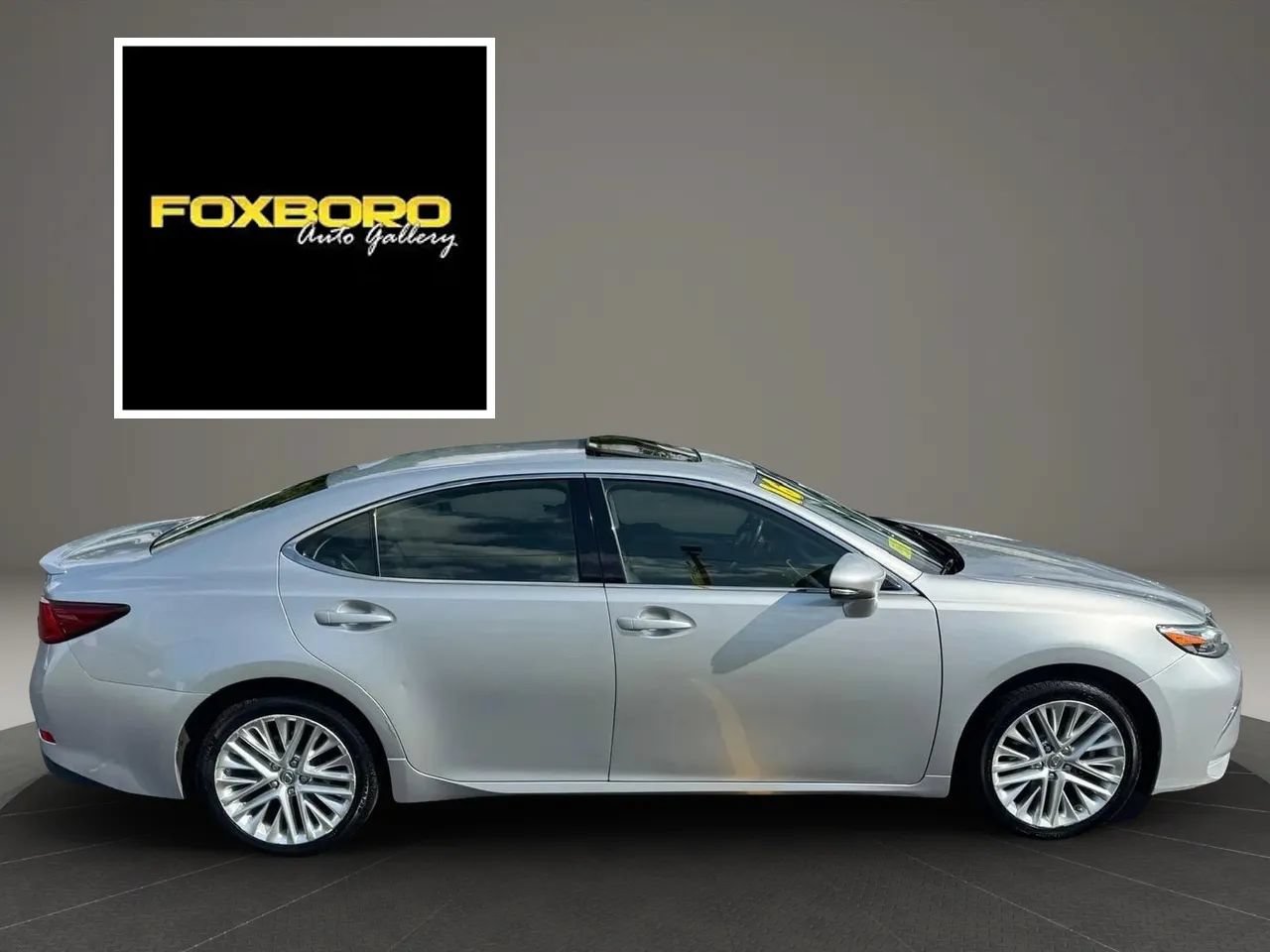 Used 2016 Lexus ES 350 w/ Luxury Package w/Wood Trim FWD image 4