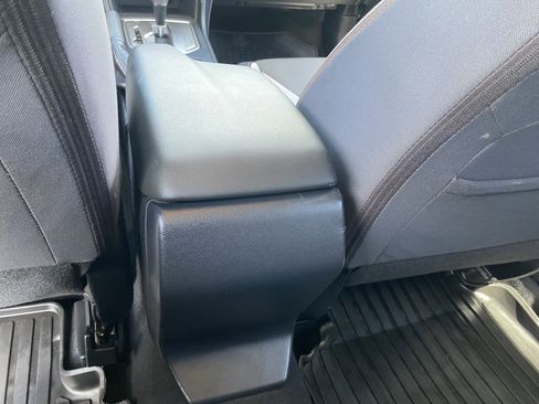 Used 2019 Subaru Crosstrek 2.0i Premium AWD/4WD image 32