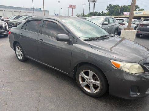 Used 2012 Toyota Corolla LE FWD image 2