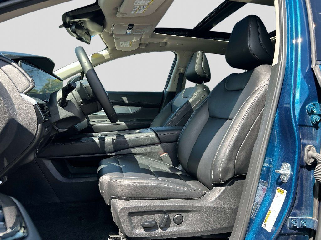 Certified 2025 Nissan Murano SL w/ Cargo Package AWD/4WD image 20