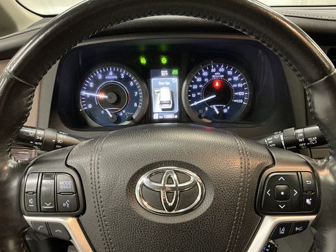 Used 2018 Toyota Sienna Limited Premium w/ Protection Package FWD image 13