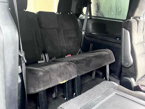 Used 2017 Dodge Grand Caravan SE image 25