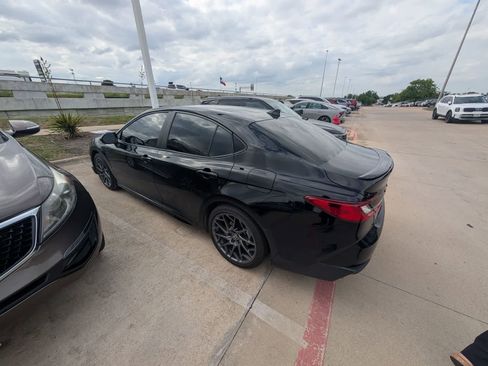 Used 2025 Toyota Camry SE w/ Convenience Package FWD image 2