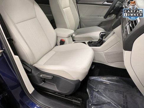 Used 2022 Volkswagen Tiguan SE AWD/4WD image 29