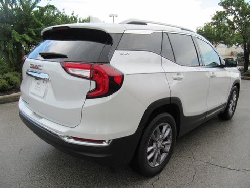 Used 2023 GMC Terrain SLT w/ Infotainment Package II FWD image 7