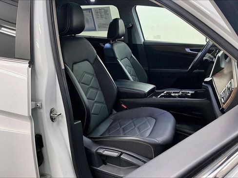 Used 2024 Volkswagen Atlas SE FWD image 6