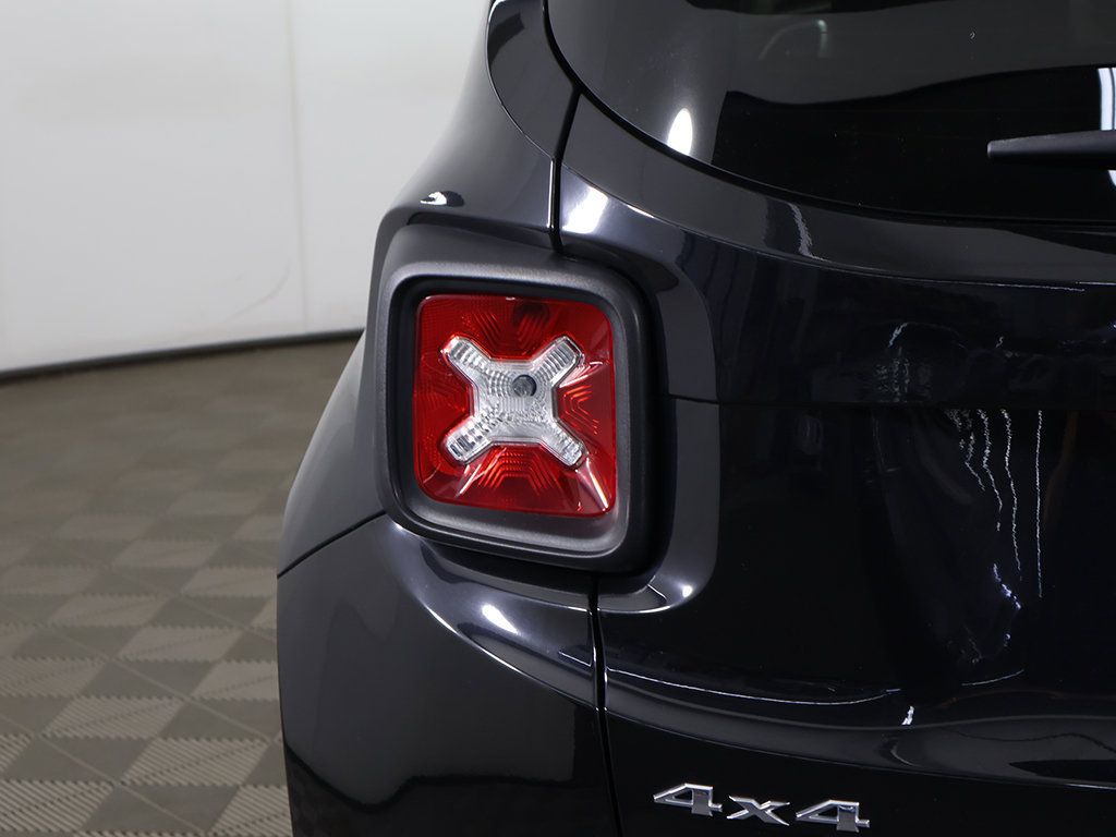 Used 2019 Jeep Renegade Latitude AWD/4WD image 12