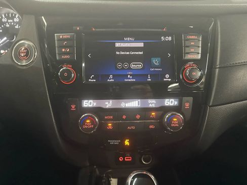 Used 2020 Nissan Rogue SV AWD/4WD image 13