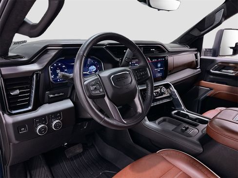 Used 2025 GMC Sierra 2500 Denali Ultimate image 9
