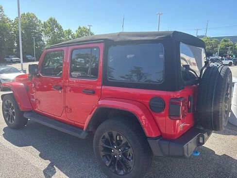 Used 2024 Jeep Wrangler Unlimited Sahara w/ Technology Group AWD/4WD image 12