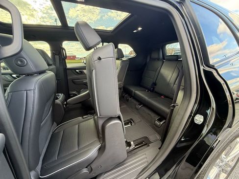 Used 2025 Buick Enclave Sport Touring w/ Super Cruise Package image 30