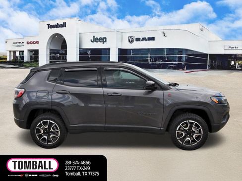 Used 2024 Jeep Compass Trailhawk AWD/4WD image 8