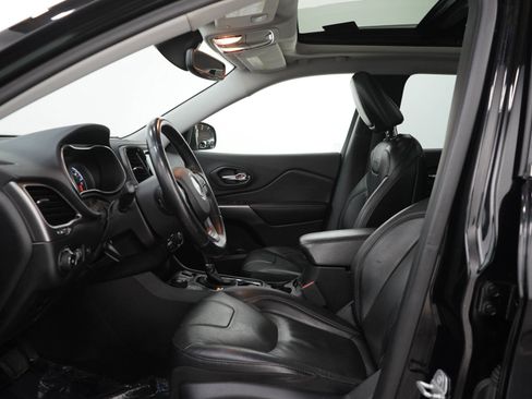Used 2019 Jeep Cherokee Limited AWD/4WD image 24