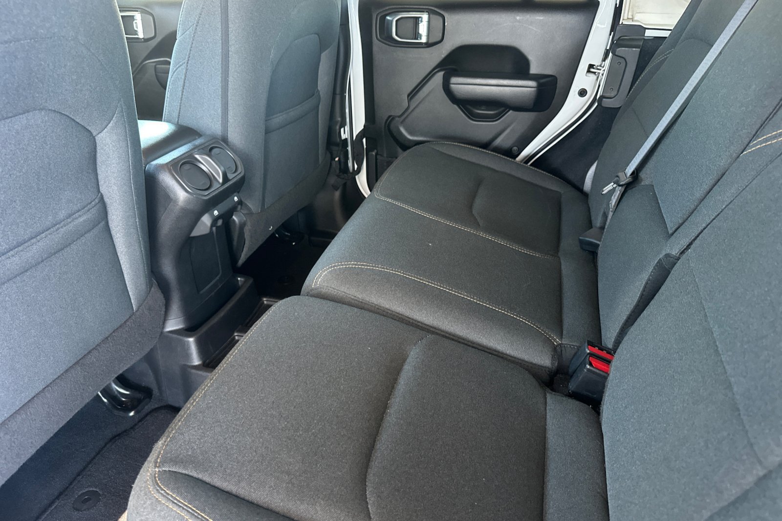 Used 2024 Jeep Wrangler Unlimited AWD/4WD image 6