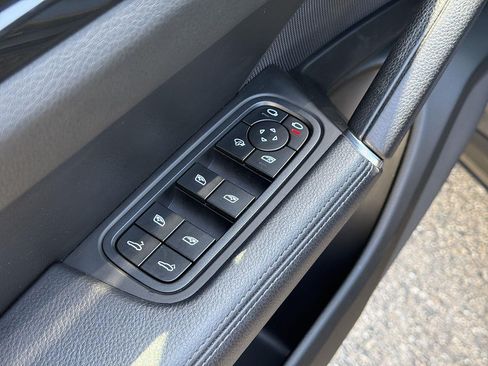 Used 2023 Porsche Cayenne AWD/4WD image 23