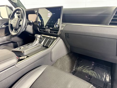 Used 2024 Lexus GX 550 w/ Cold Area Package AWD/4WD image 36