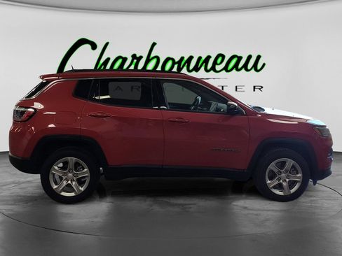Used 2024 Jeep Compass Latitude AWD/4WD image 6