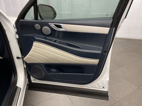 Used 2025 Genesis GV80 3.5T Prestige image 29